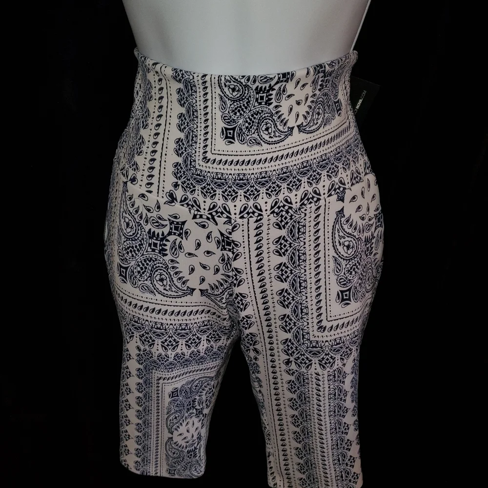 Fashion Nova white and blue bandana pattern high waist biker shorts Women Size S - Picture 1 of 3